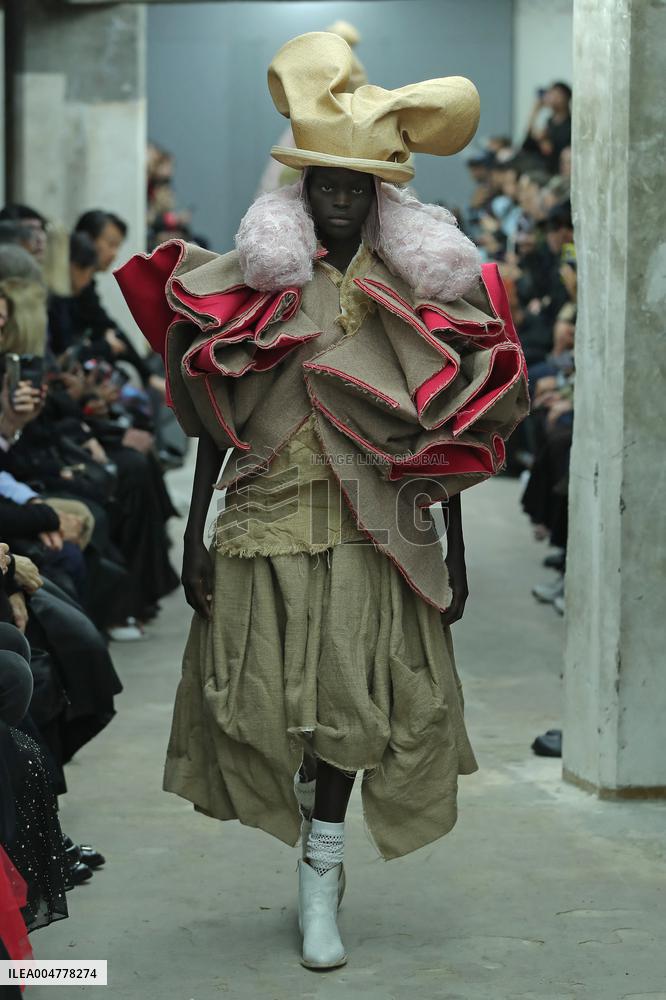 PFW - Comme Des Garcons Runway