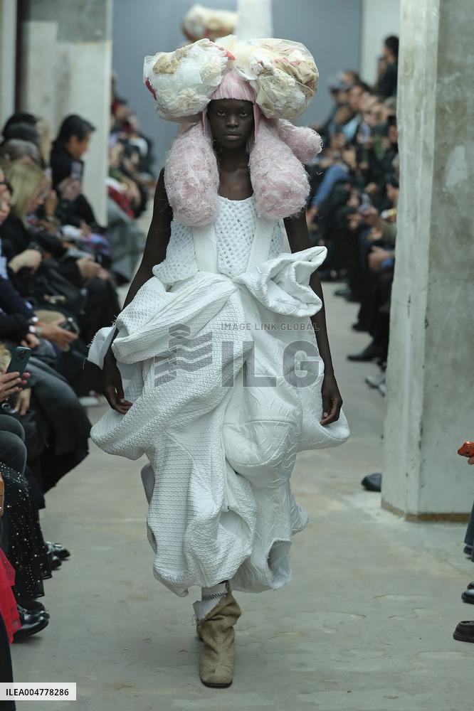 PFW - Comme Des Garcons Runway