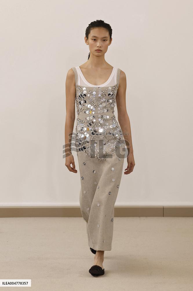 PFW - Giambattista Valli Runway