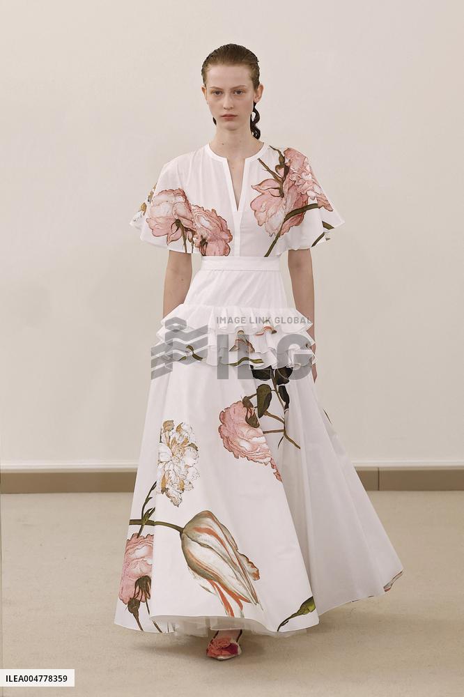 PFW - Giambattista Valli Runway