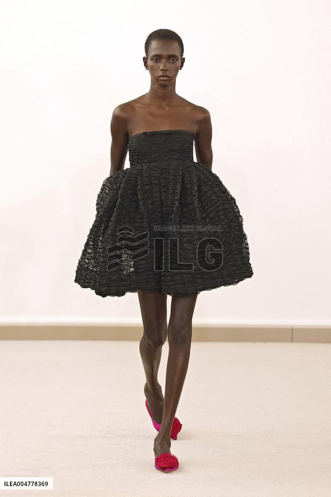 PFW - Giambattista Valli Runway