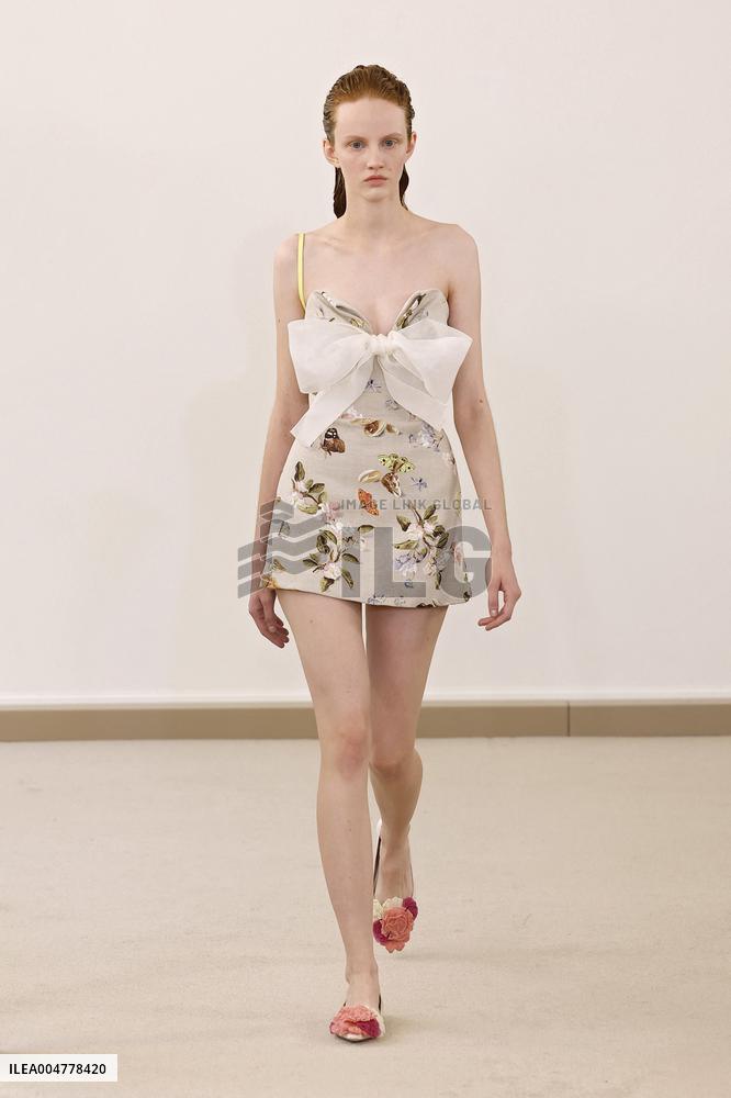 PFW - Giambattista Valli Runway