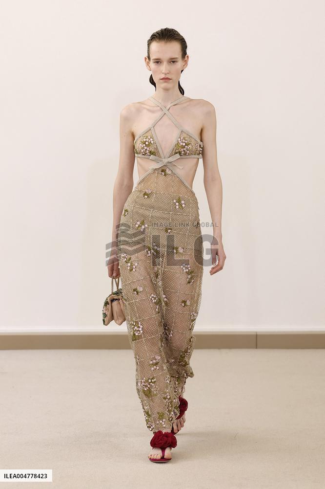 PFW - Giambattista Valli Runway