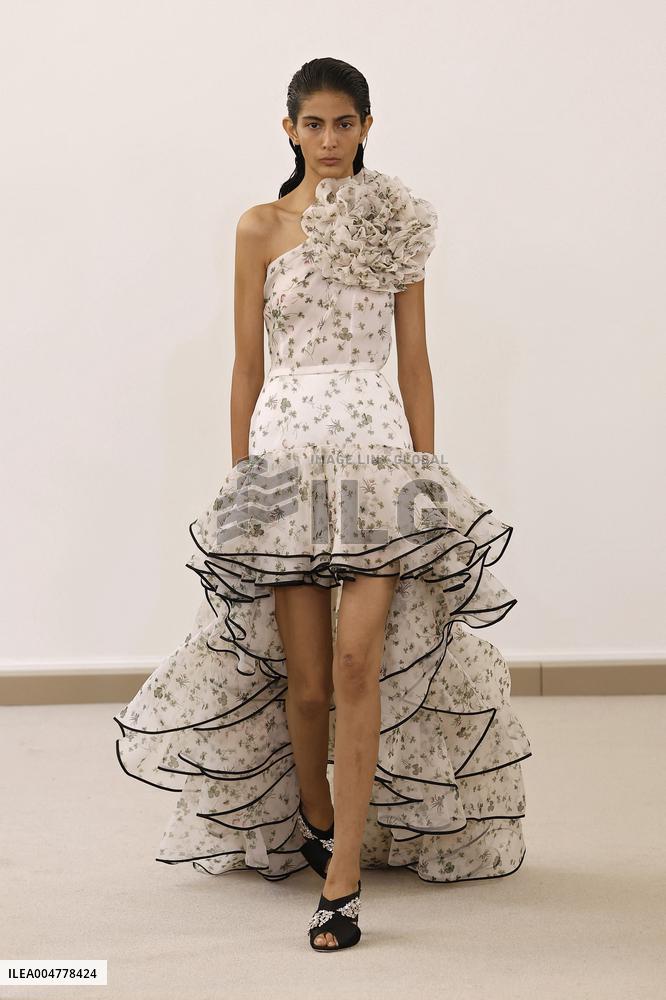 PFW - Giambattista Valli Runway