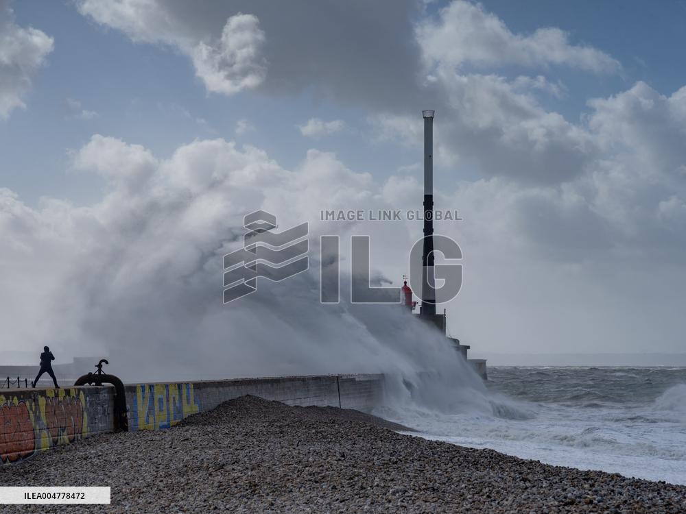 Storm Amy Hits France - Le Havre