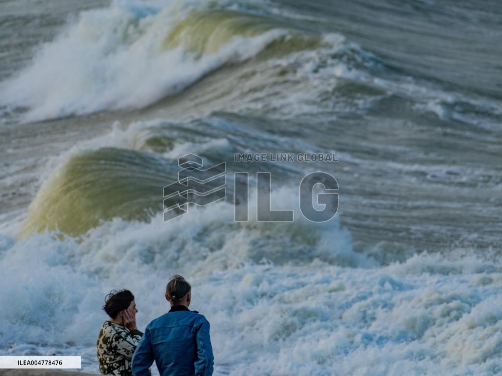 Storm Amy Hits France - Le Havre