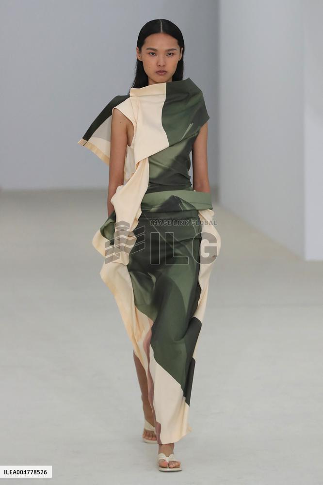 PFW - Issey Miyake Runway