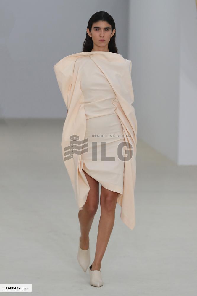 PFW - Issey Miyake Runway