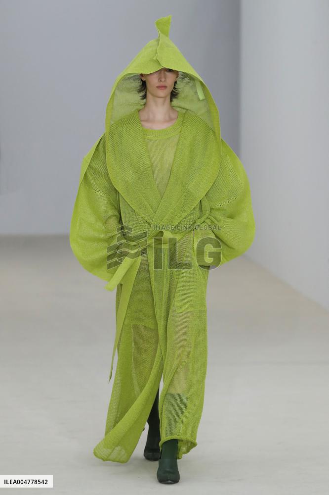 PFW - Issey Miyake Runway