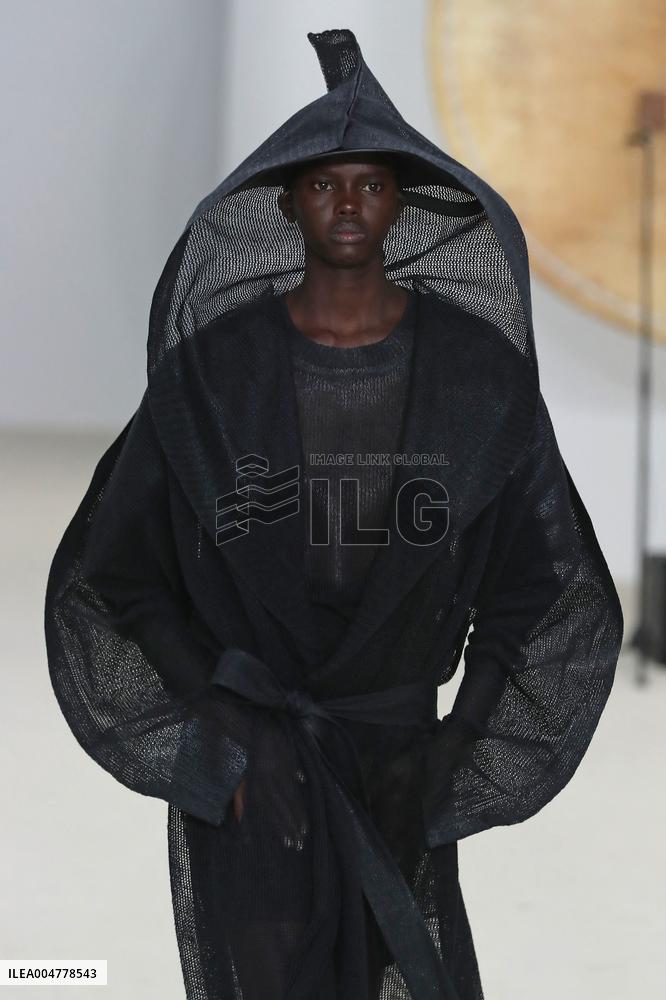 PFW - Issey Miyake Runway