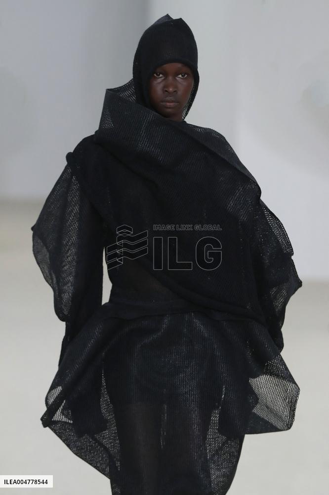 PFW - Issey Miyake Runway