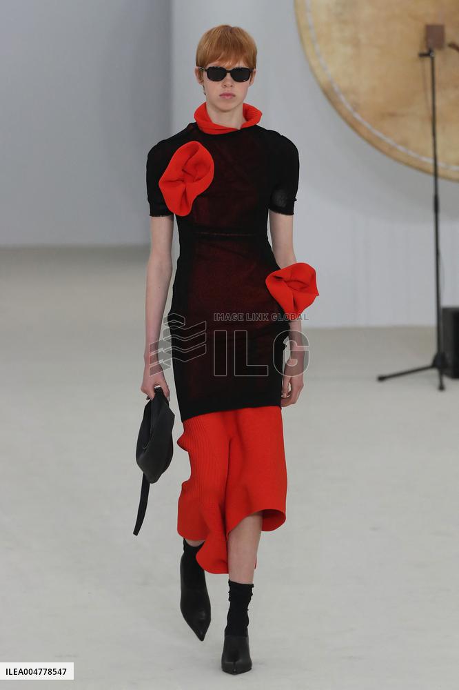 PFW - Issey Miyake Runway