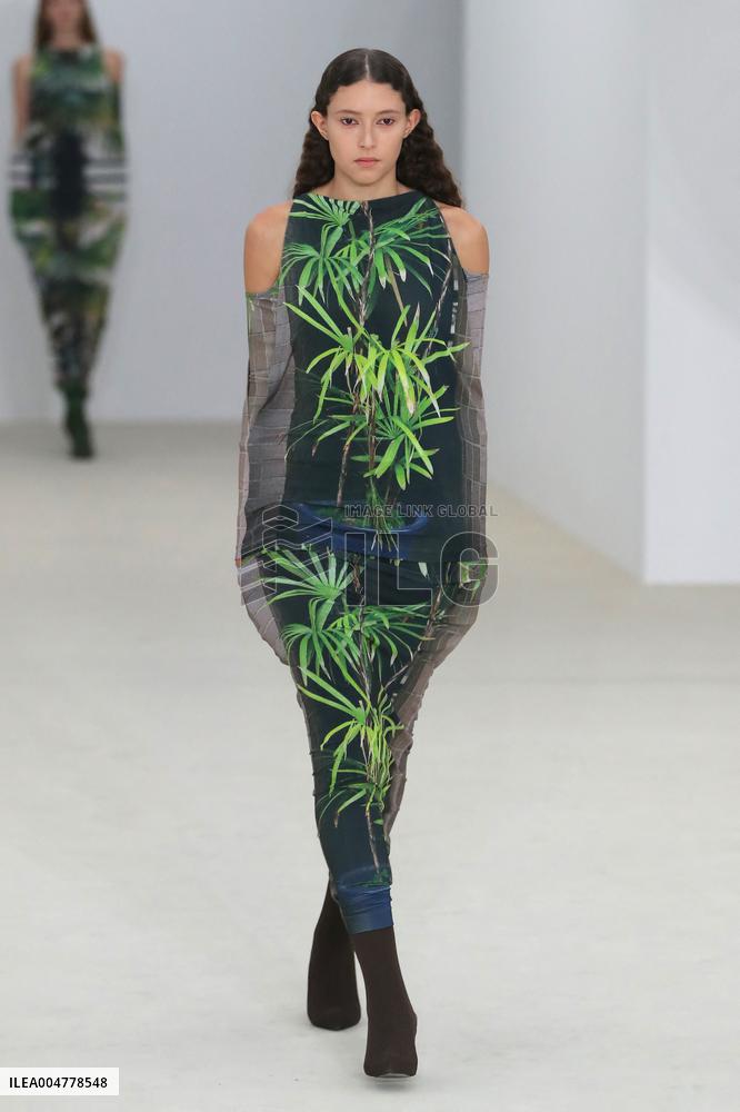 PFW - Issey Miyake Runway