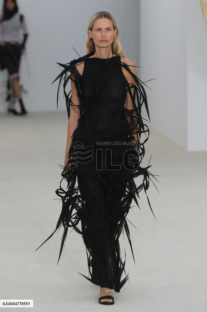 PFW - Issey Miyake Runway