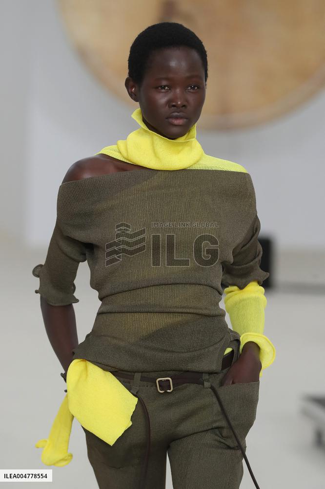 PFW - Issey Miyake Runway