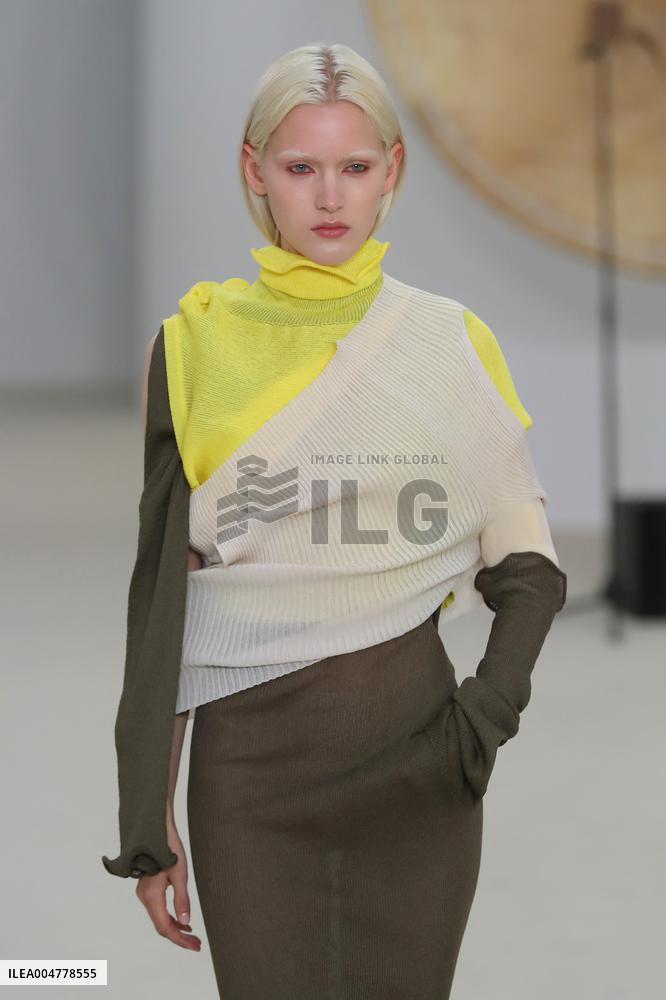 PFW - Issey Miyake Runway