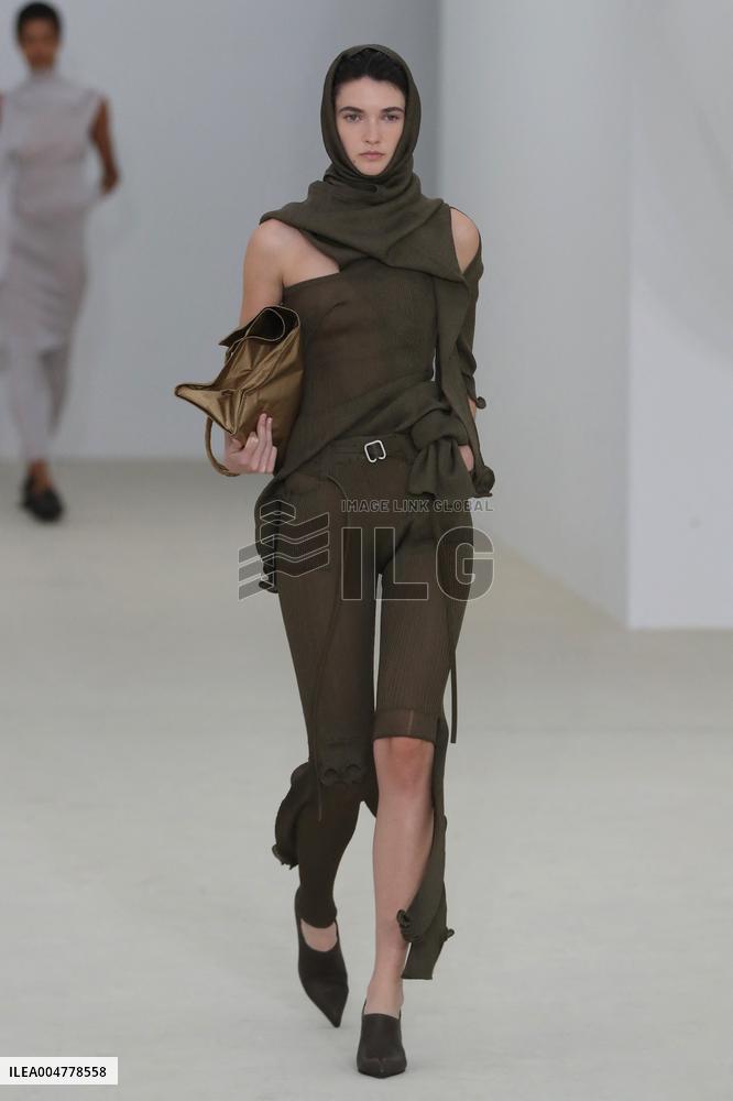 PFW - Issey Miyake Runway