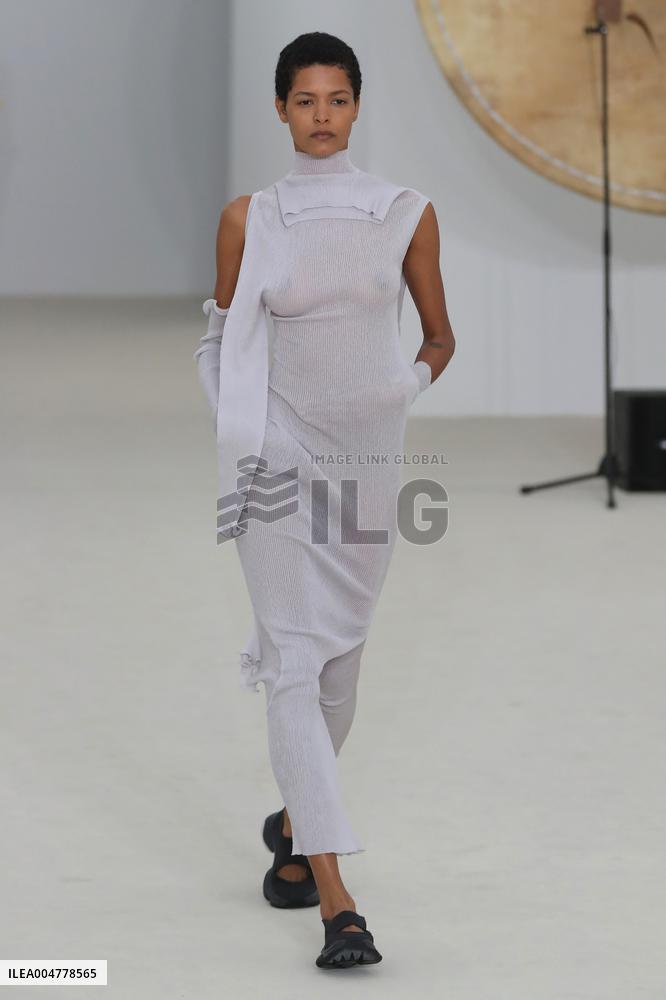 PFW - Issey Miyake Runway