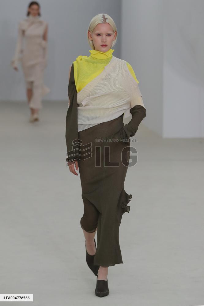 PFW - Issey Miyake Runway