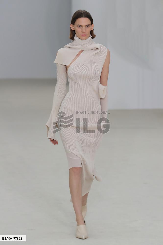 PFW - Issey Miyake Runway