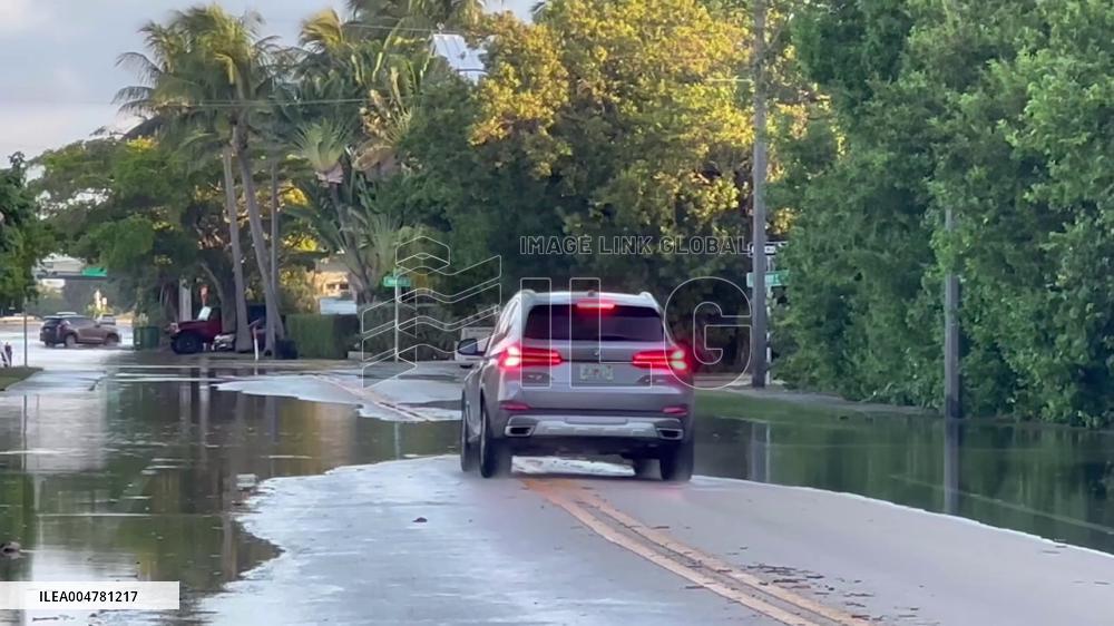 US: King Tide Causes Coastal Flooding in Florida