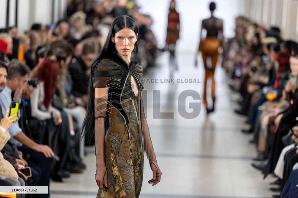 Runway Ottolinger Womenswear - PFW