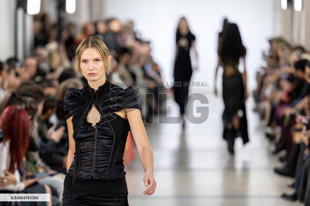 Runway Ottolinger Womenswear - PFW