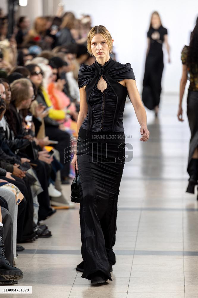 Runway Ottolinger Womenswear - PFW