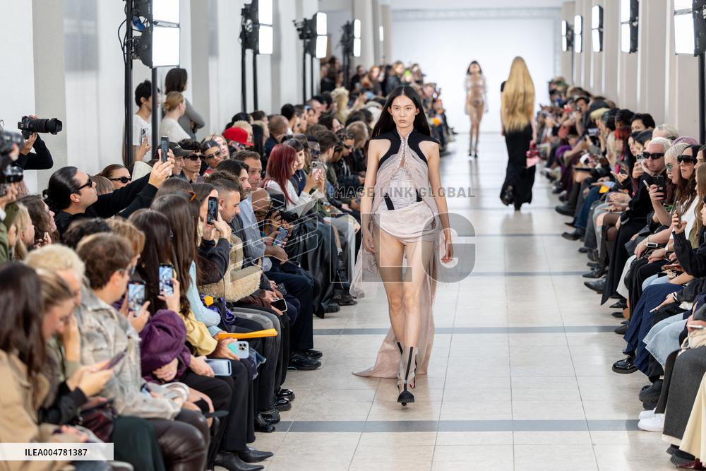 Runway Ottolinger Womenswear - PFW