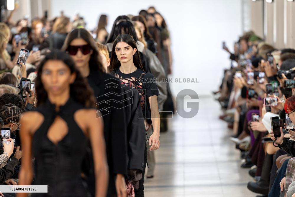 Runway Ottolinger Womenswear - PFW