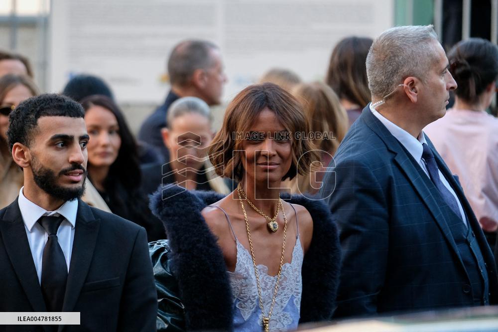 PFW - Chloe Outside Arrivals
