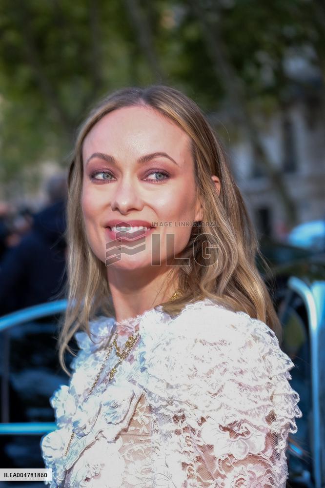 PFW - Chloe Outside Arrivals