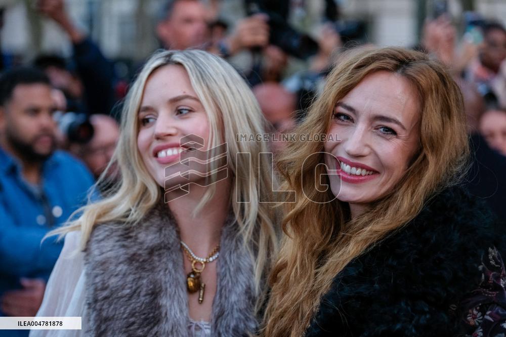 PFW - Chloe Outside Arrivals