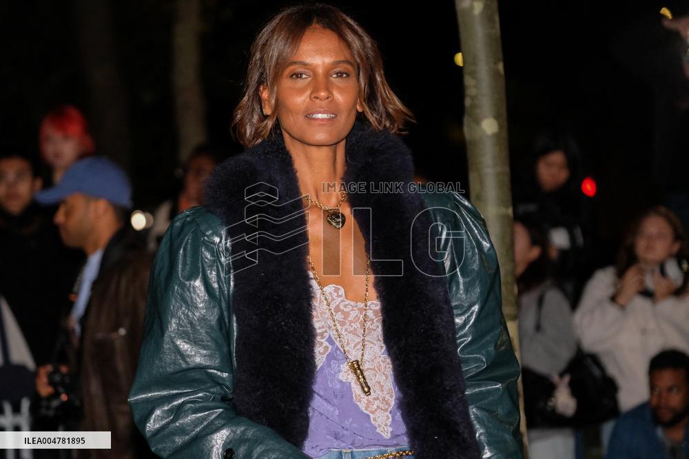 PFW - Chloe Outside Arrivals