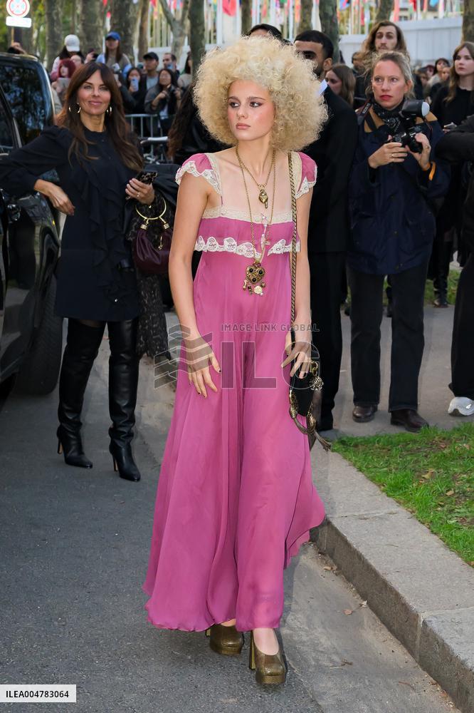 PFW Chloe Outside Arrivals