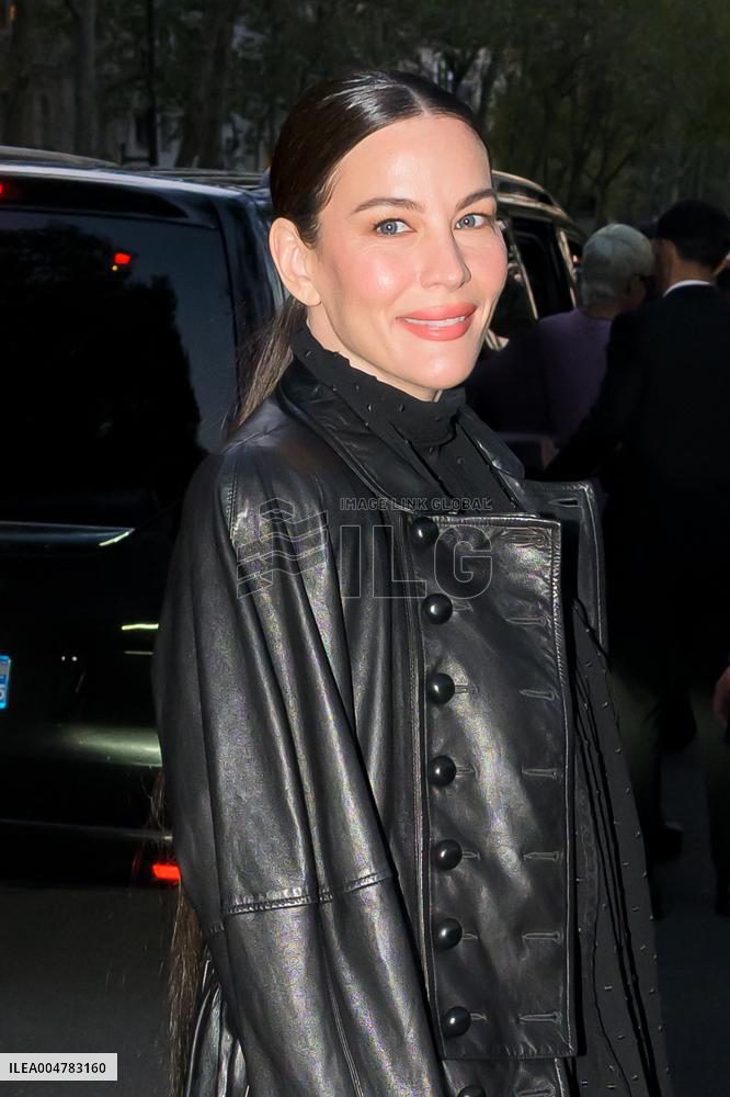 PFW Chloe Outside Arrivals