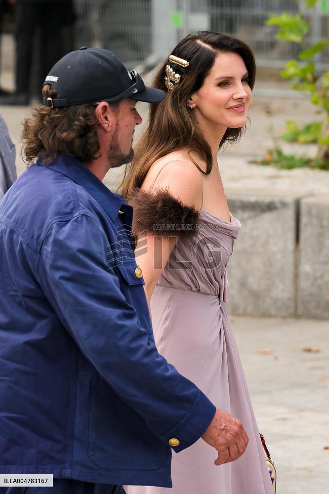 PFW Valentino Outside Arrivals
