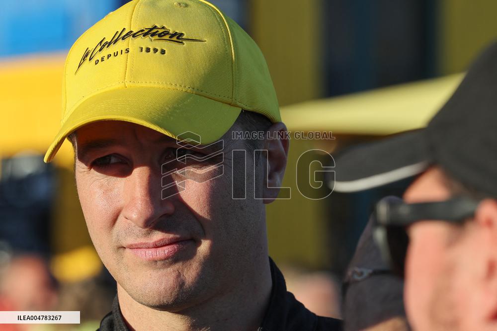 The New Renault 5 Turbo 3E Unveiled On The Calvi Harbour