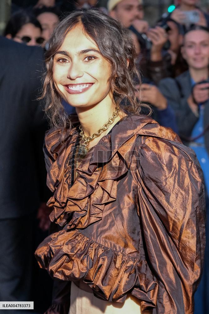 PFW - Chloe Outside Arrivals