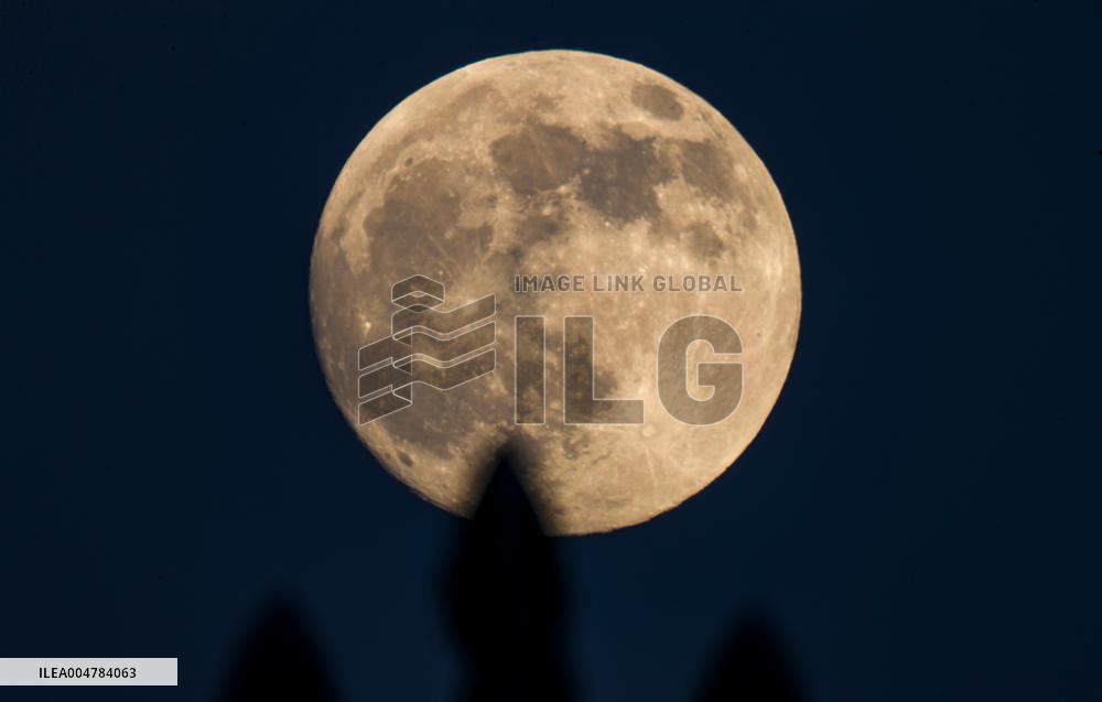 Mid-Autumn Festival Round Moon