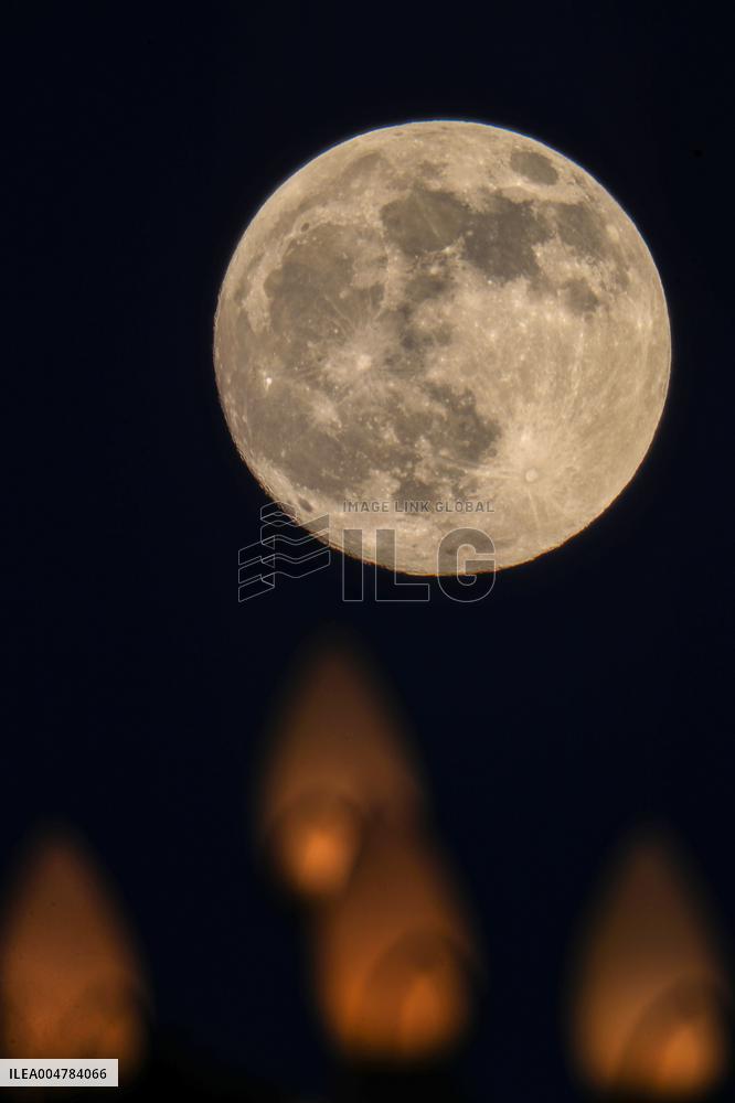 Mid-Autumn Festival Round Moon