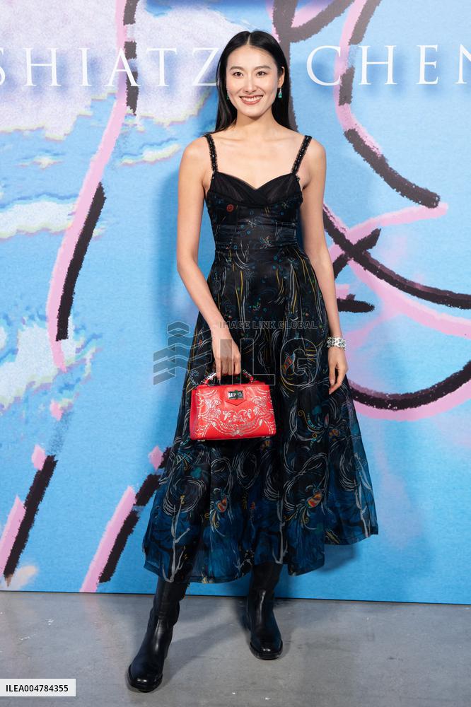 PFW Shiatzy Chen Photocall