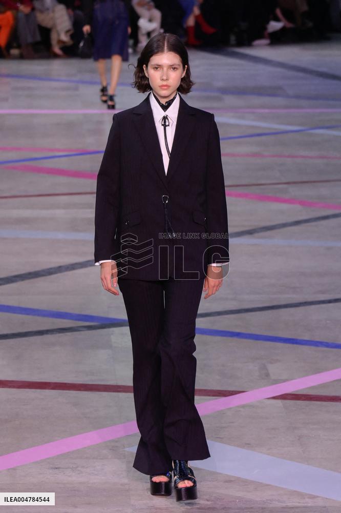 PFW - Shiatzy Chen Runway