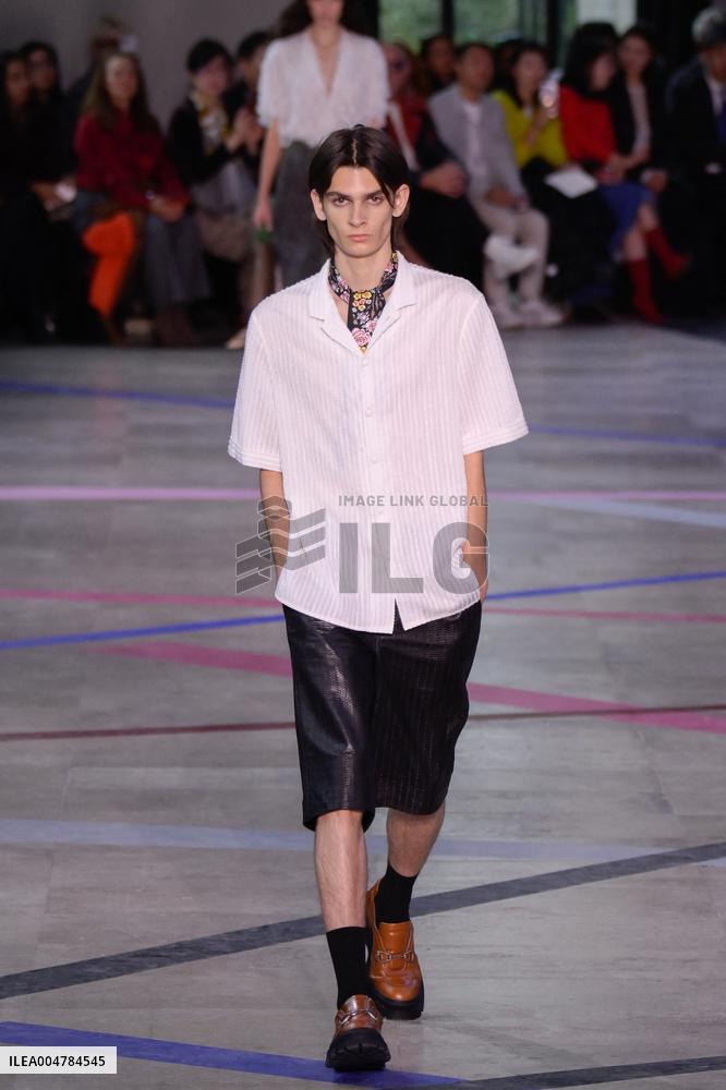 PFW - Shiatzy Chen Runway