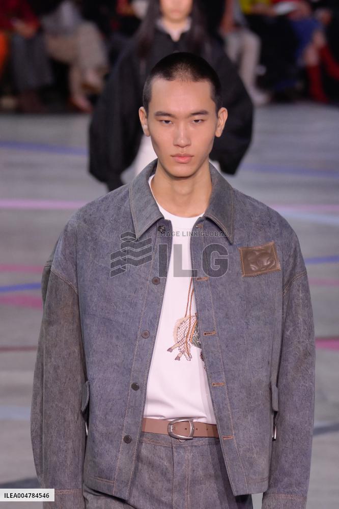 PFW - Shiatzy Chen Runway