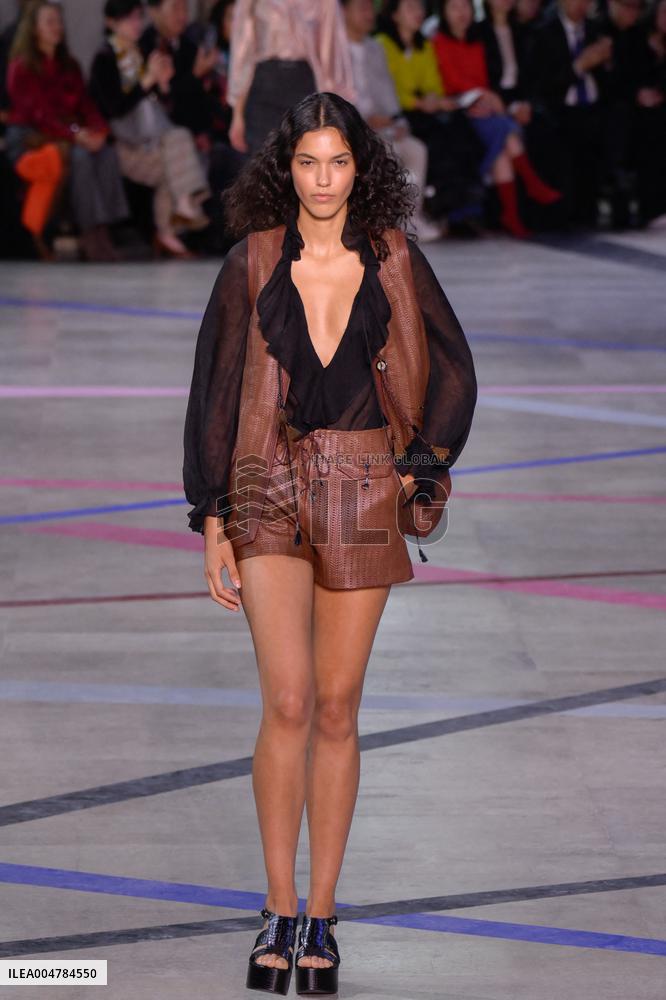 PFW - Shiatzy Chen Runway