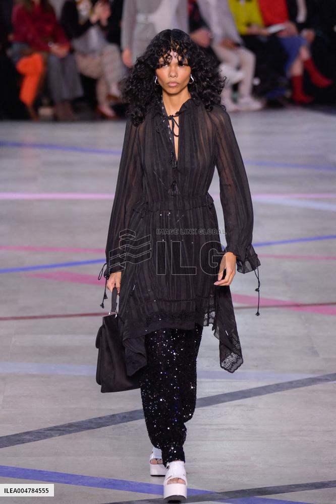 PFW - Shiatzy Chen Runway