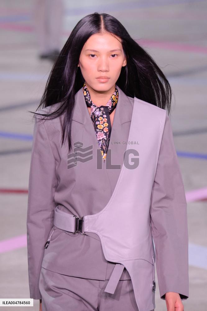 PFW - Shiatzy Chen Runway