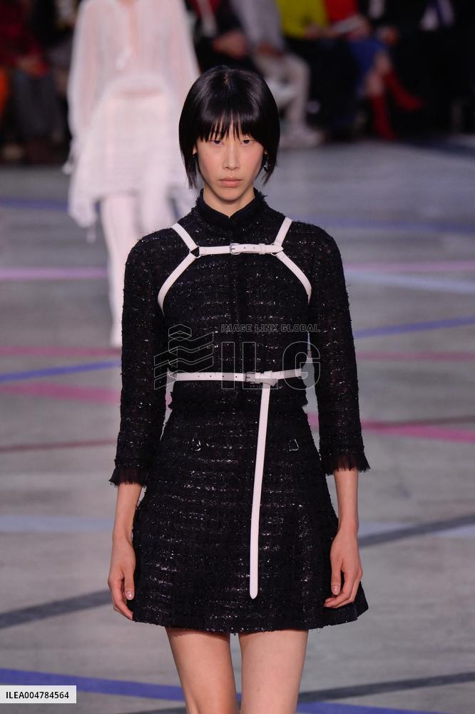 PFW - Shiatzy Chen Runway