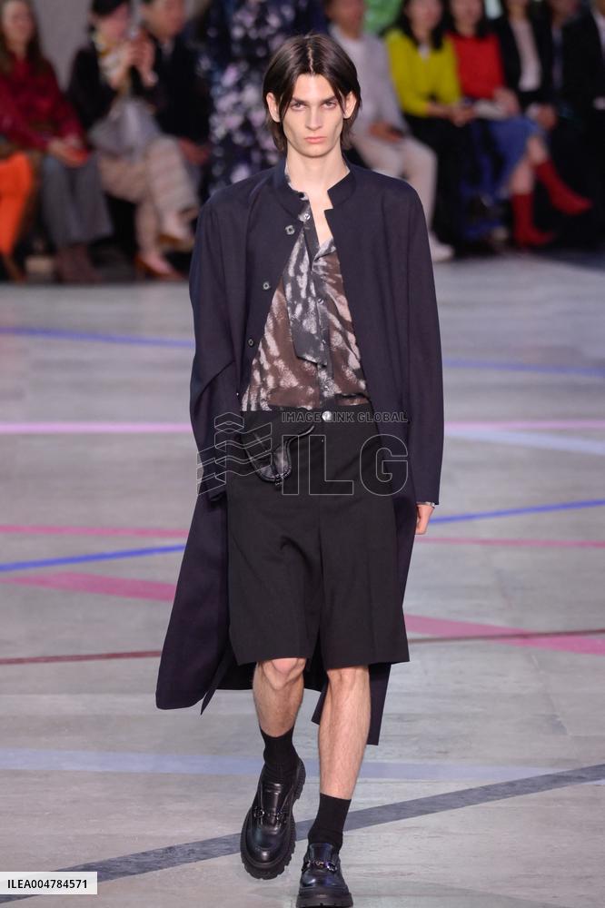 PFW - Shiatzy Chen Runway